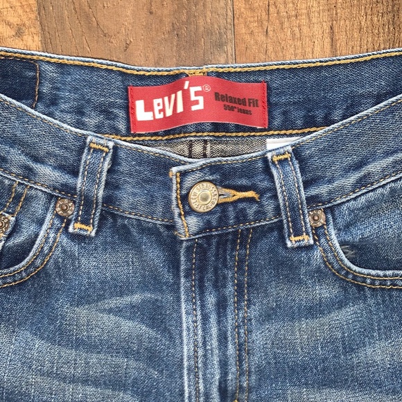 Super Cute Levi’s 550 Cutoff Jean Shorts - Picture 2 of 4